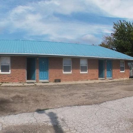 Colonial Motel Marshalltown Exterior photo